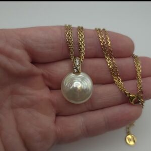 Elegant Gold Plated and Pearl Pendant Necklace